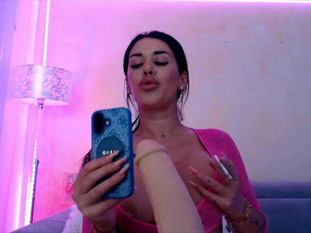 LaylaCruz's BongaCams show and profile