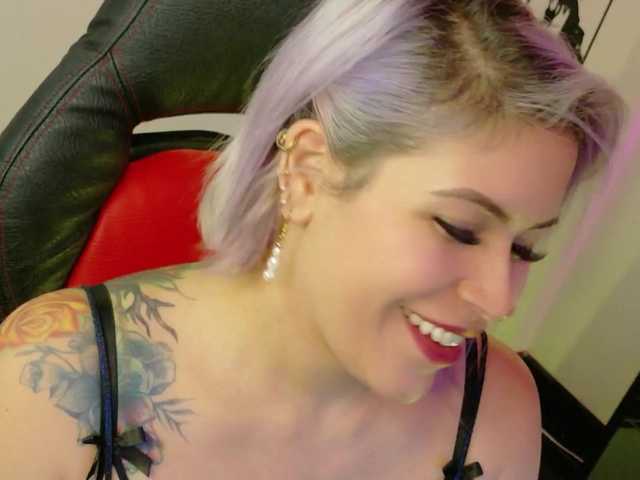 Ivypoison10's BongaCams show and profile