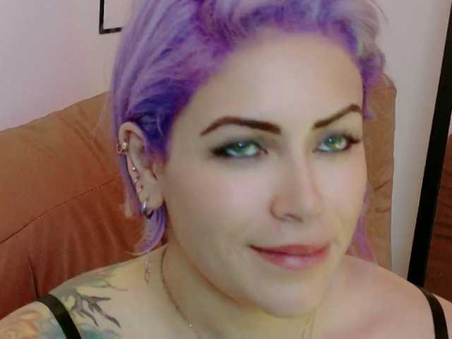 Ivypoison10's BongaCams show and profile