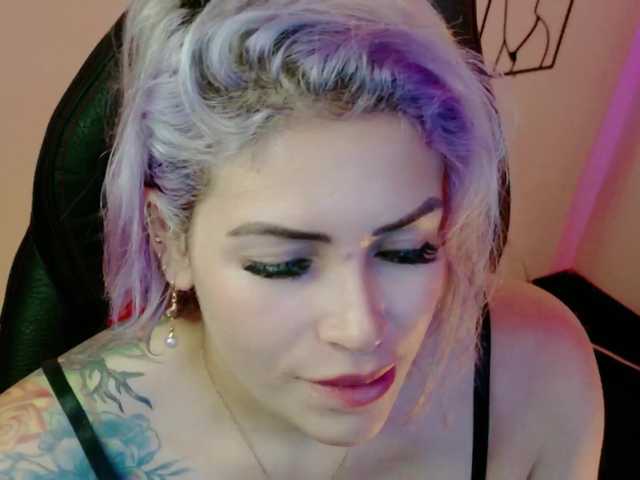 Ivypoison10's BongaCams show and profile