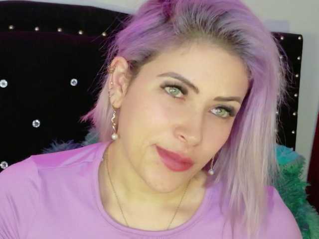 Ivypoison10's BongaCams show and profile