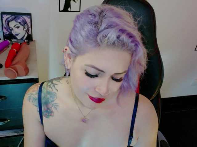 Ivypoison10's BongaCams show and profile