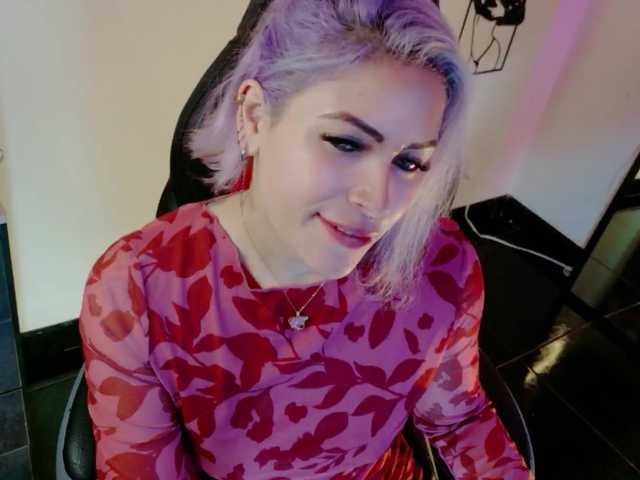 Ivypoison10's BongaCams show and profile