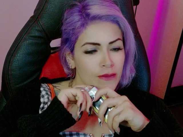 Ivypoison10's BongaCams show and profile