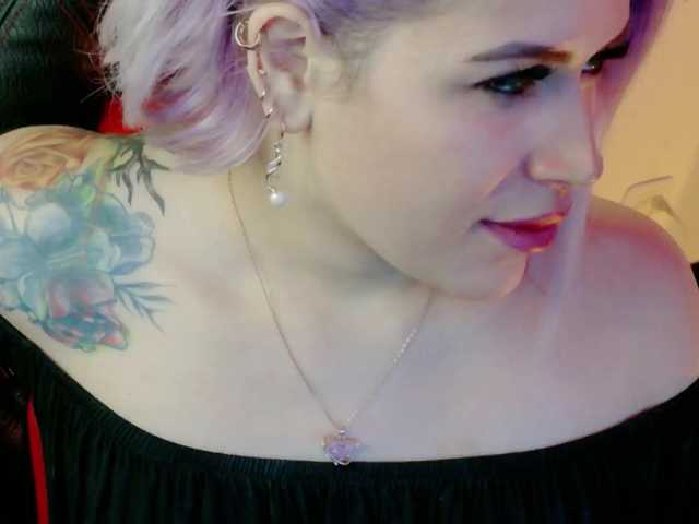 Ivypoison10's BongaCams show and profile