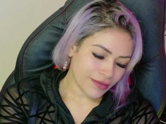 Ivypoison10's BongaCams show and profile