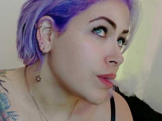 Ivypoison10's BongaCams show and profile