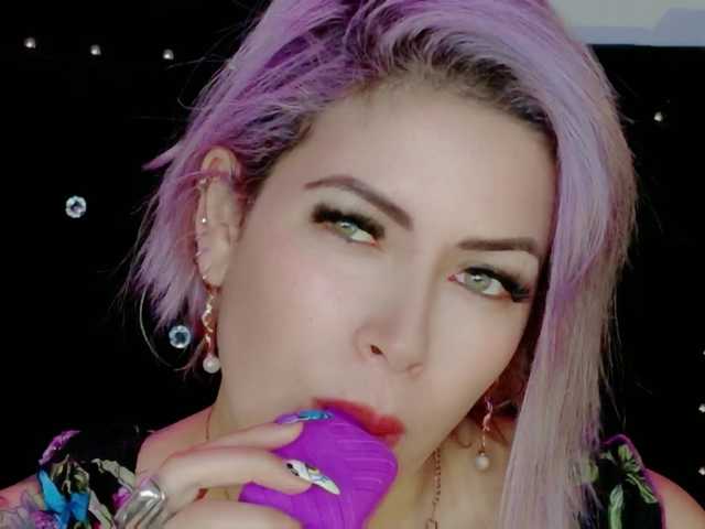 Ivypoison10 live cam profile