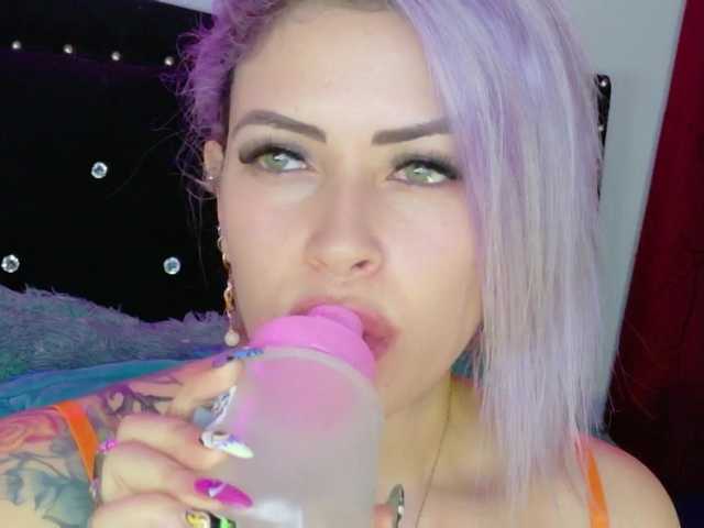 Ivypoison10's BongaCams show and profile