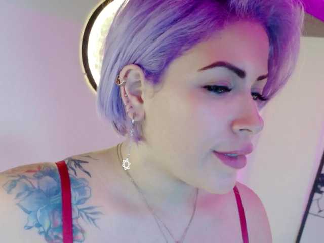 Ivypoison10's BongaCams show and profile