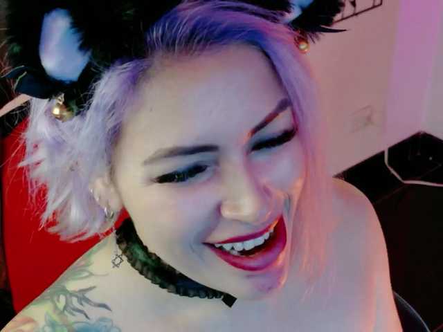 Ivypoison10's BongaCams show and profile