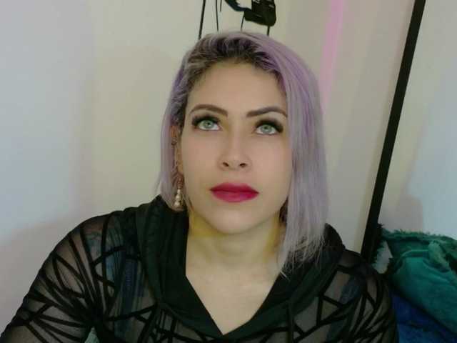 Ivypoison10's BongaCams show and profile
