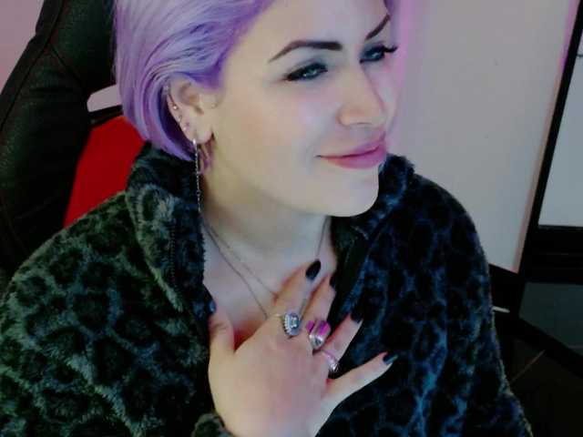 Ivypoison10's BongaCams show and profile