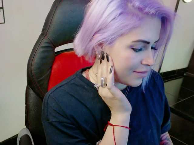 Ivypoison10's BongaCams show and profile