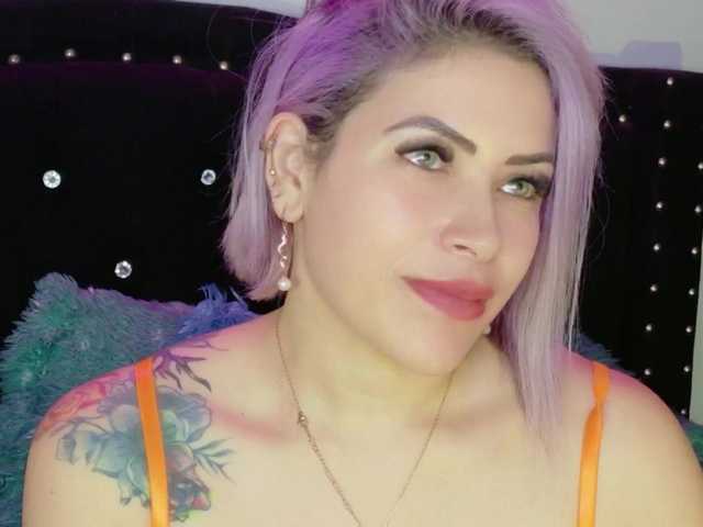 Ivypoison10's BongaCams show and profile