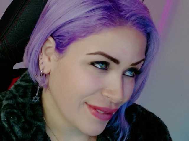 Ivypoison10's BongaCams show and profile