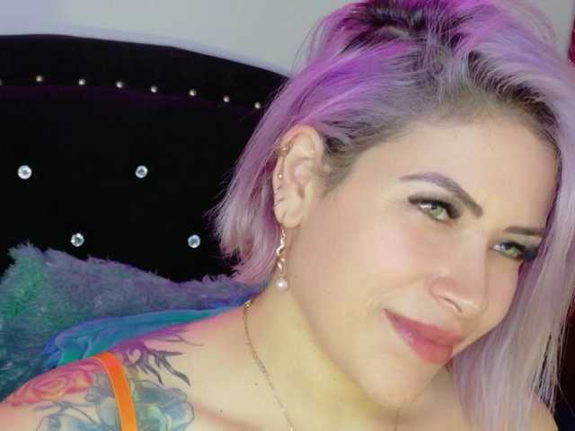 Ivypoison10's BongaCams show and profile