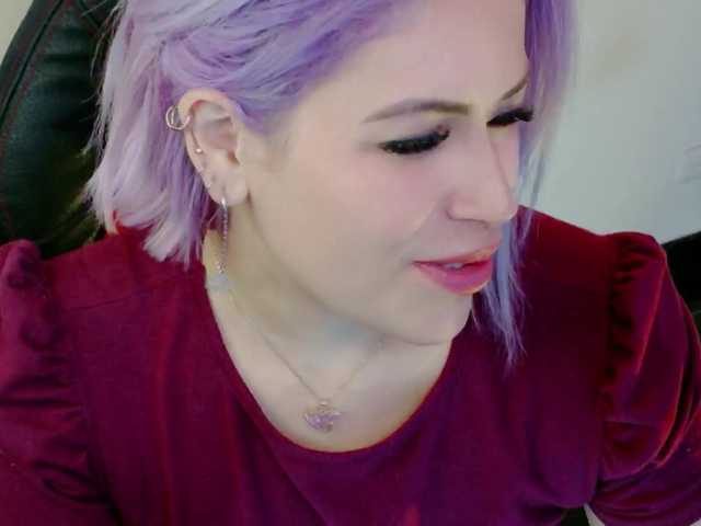 Ivypoison10's BongaCams show and profile