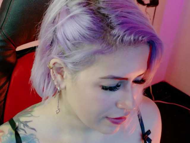 Ivypoison10's BongaCams show and profile