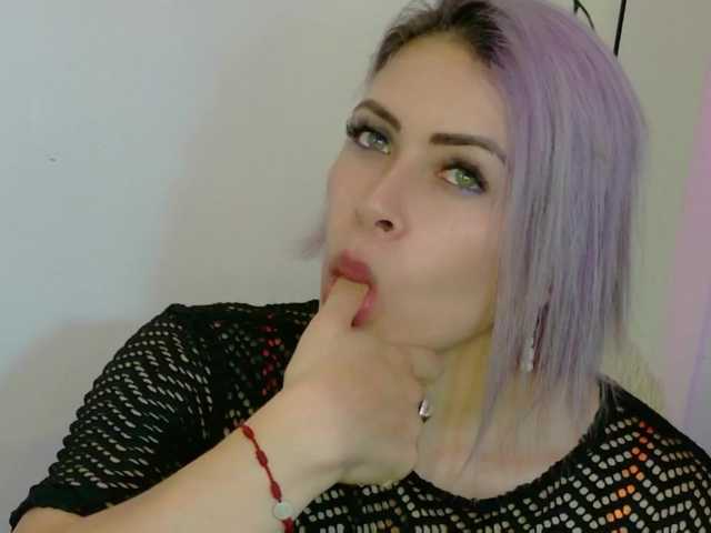 Ivypoison10's BongaCams show and profile