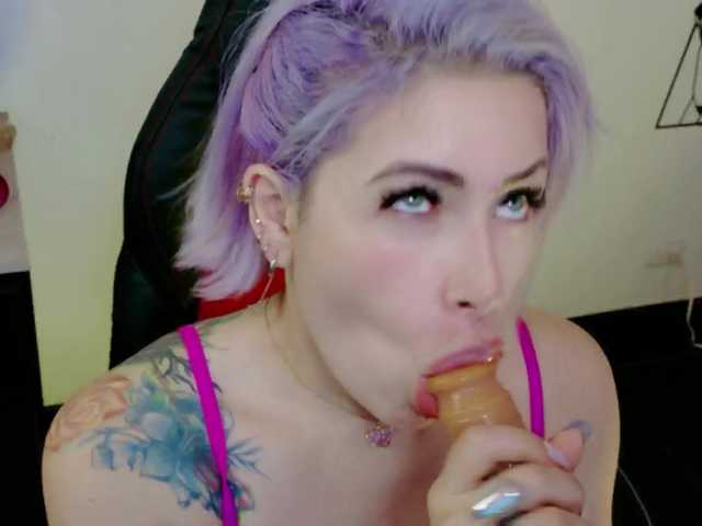 Ivypoison10's BongaCams show and profile