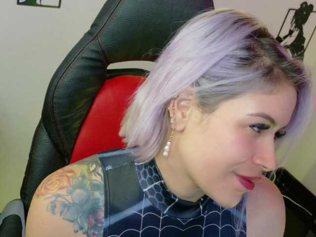 Ivypoison10's BongaCams show and profile