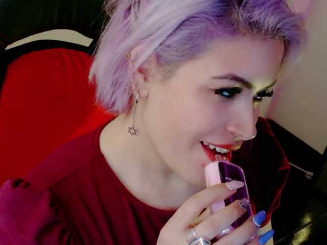 Ivypoison10's BongaCams show and profile