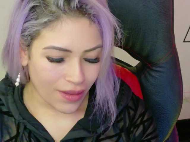 Ivypoison10's BongaCams show and profile