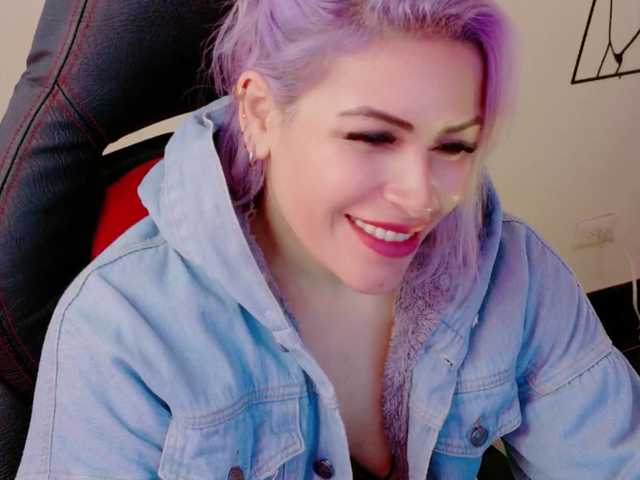 Ivypoison10's BongaCams show and profile