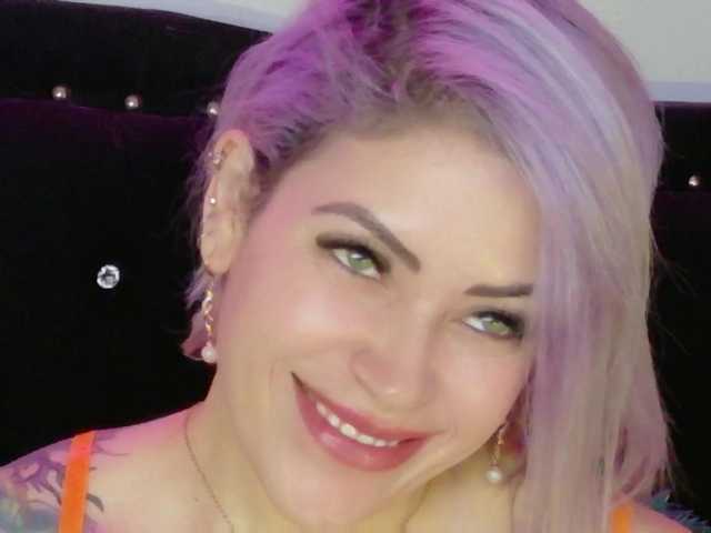 Ivypoison10's BongaCams show and profile