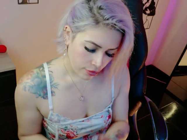 Ivypoison10's BongaCams show and profile