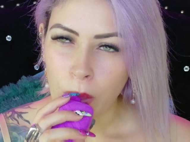 Ivypoison10's BongaCams show and profile