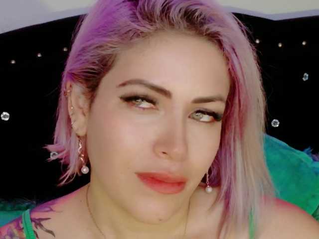 Ivypoison10's BongaCams show and profile