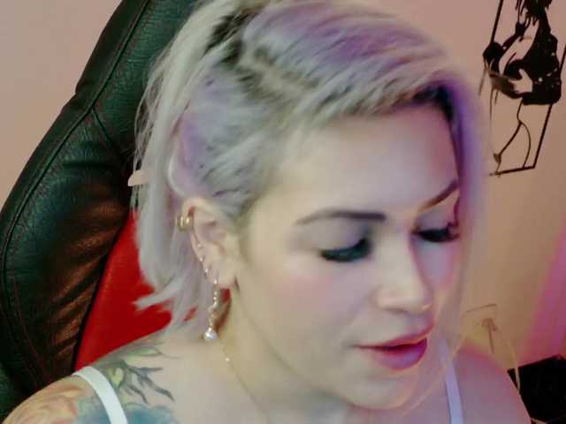 Ivypoison10's BongaCams show and profile