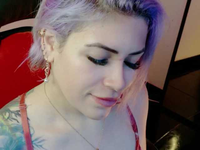 Ivypoison10's BongaCams show and profile