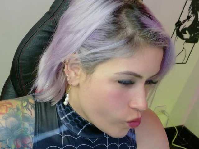 Ivypoison10's BongaCams show and profile