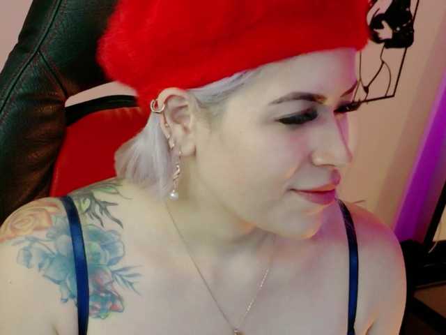 Ivypoison10's BongaCams show and profile