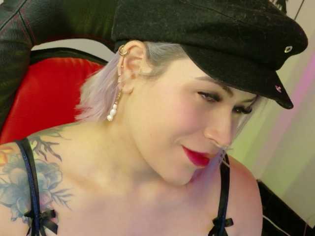 Ivypoison10's BongaCams show and profile