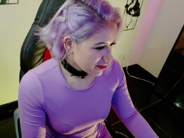 Ivypoison10's BongaCams show and profile