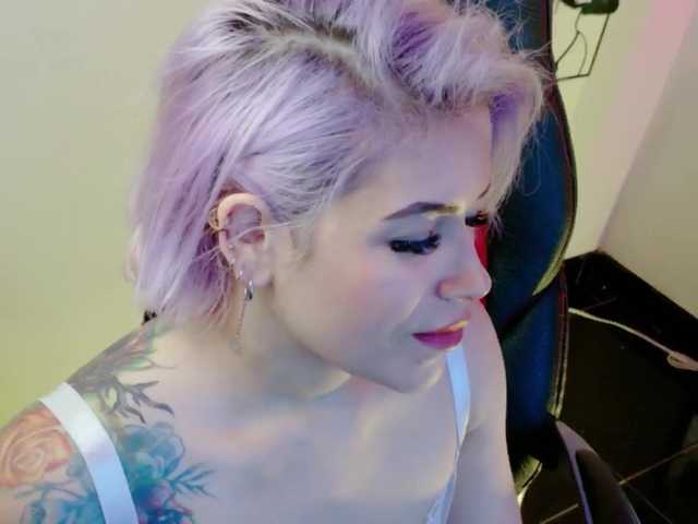 Ivypoison10's BongaCams show and profile