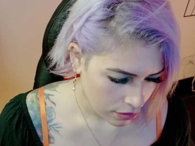 Ivypoison10's BongaCams show and profile