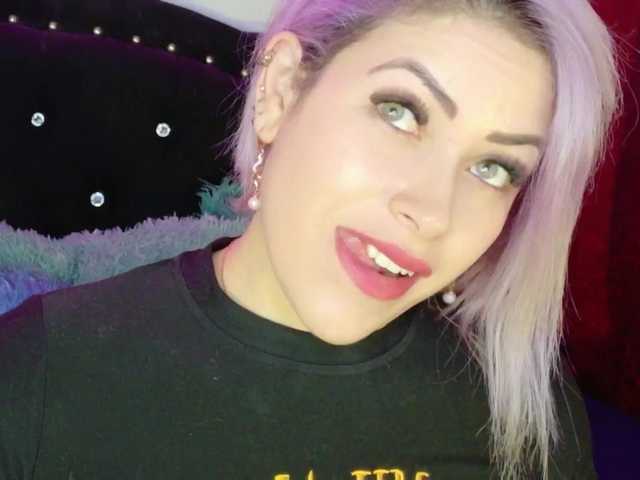 Ivypoison10's BongaCams show and profile