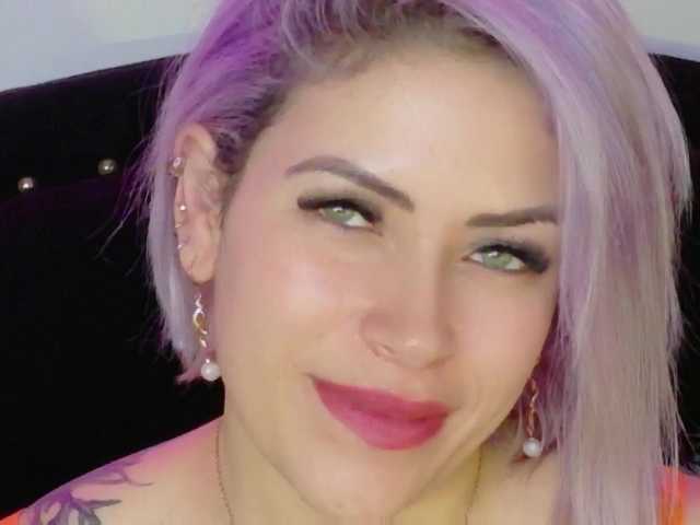 Ivypoison10's BongaCams show and profile