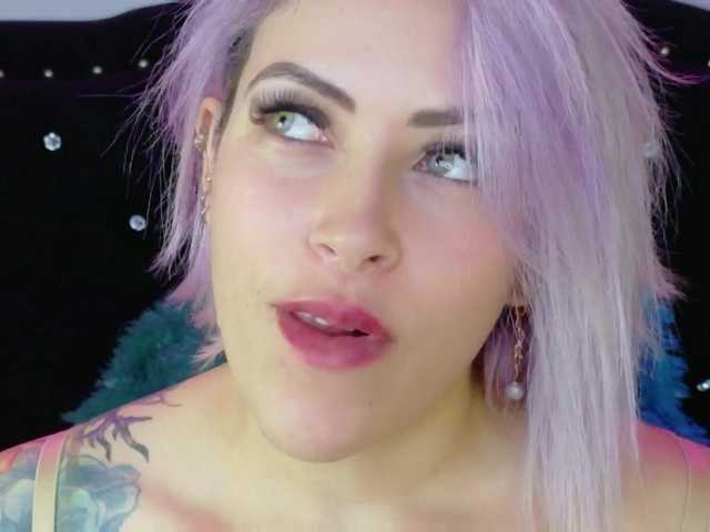 Ivypoison10's BongaCams show and profile