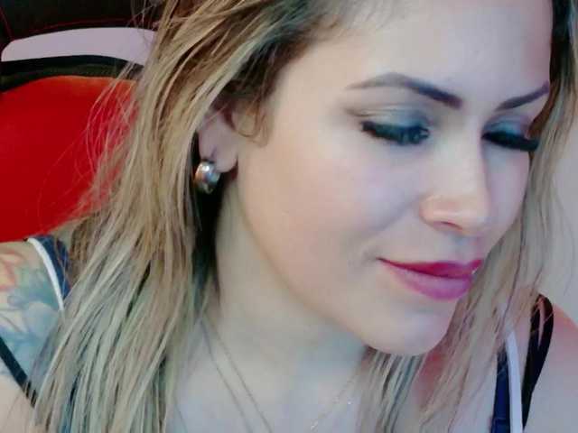 Ivypoison10's BongaCams show and profile