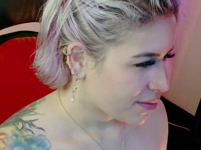 Ivypoison10's BongaCams show and profile