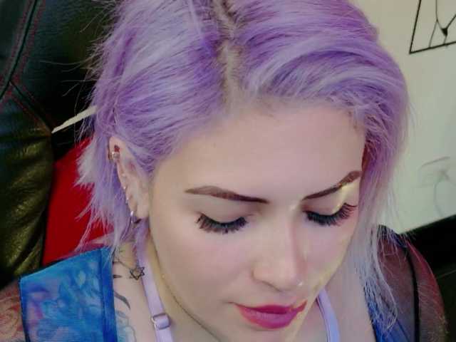 Ivypoison10's BongaCams show and profile