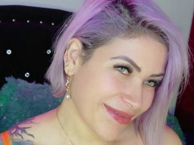 Ivypoison10's BongaCams show and profile