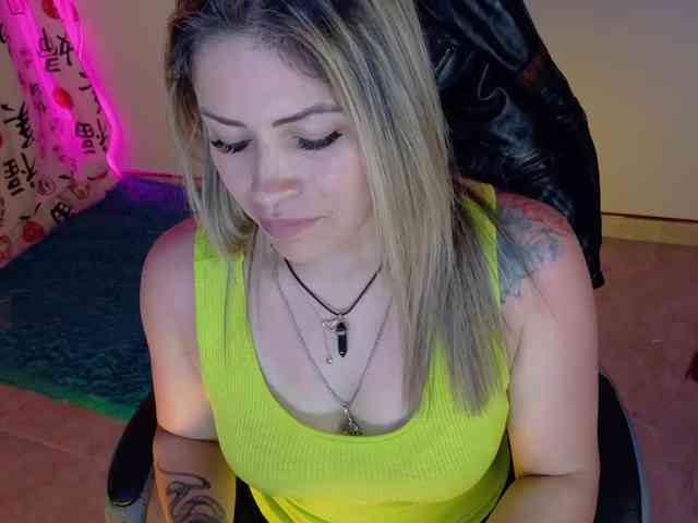 Alexa_lopez webcam