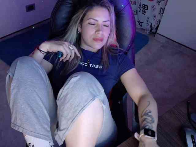 Alexa_lopez webcam
